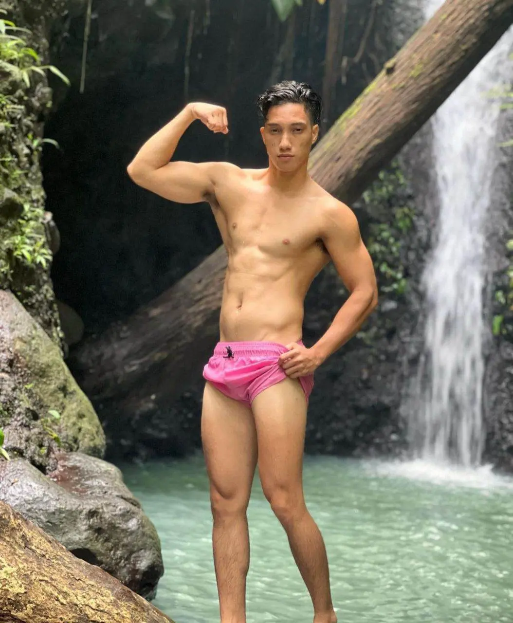 ชวนหนุ่มเที่ยวน้ำตก