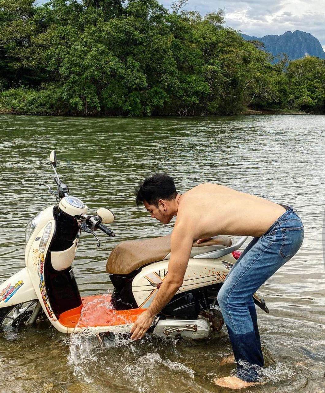 หนุ่มล้างรถ