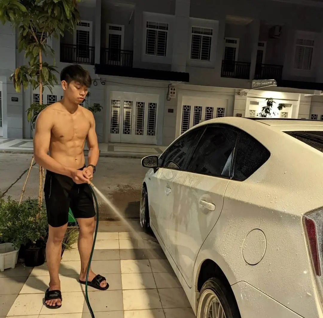 หนุ่มล้างรถ