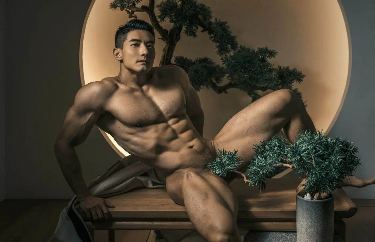 หนุ่มหล่อขึ้นปก 1112