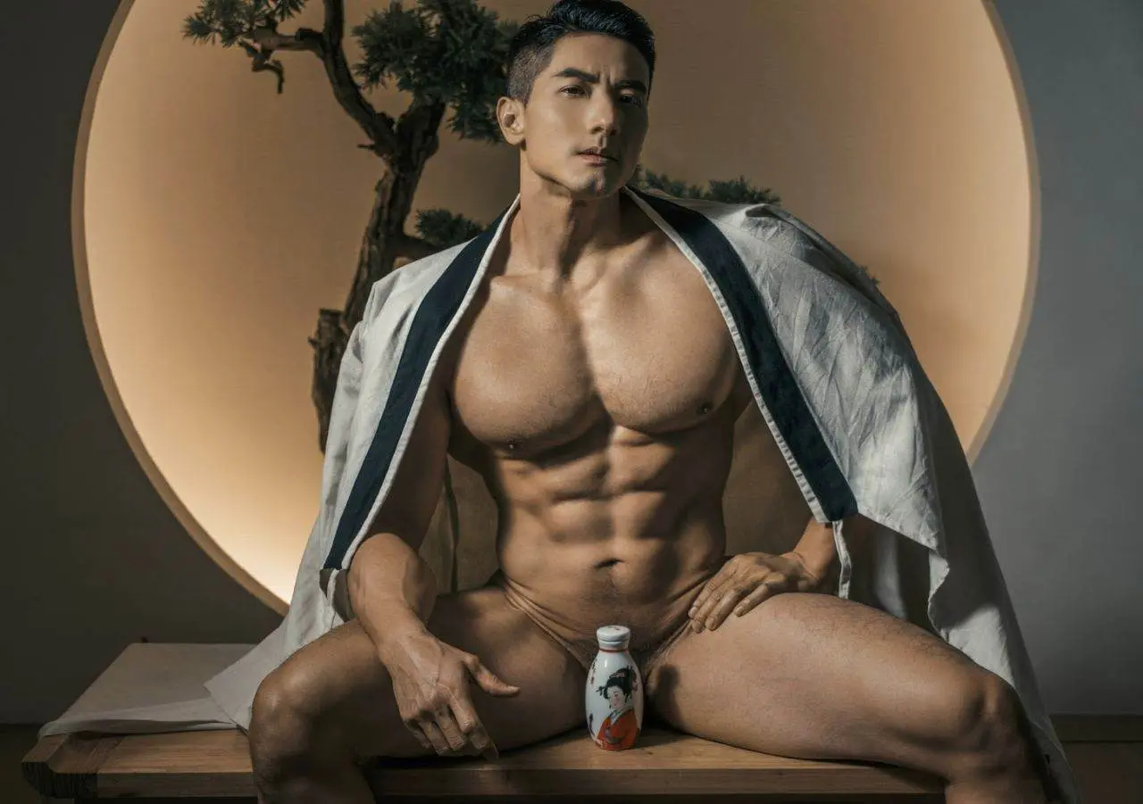 หนุ่มหล่อขึ้นปก 1112