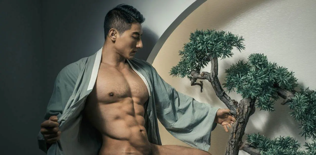 หนุ่มหล่อขึ้นปก 1112