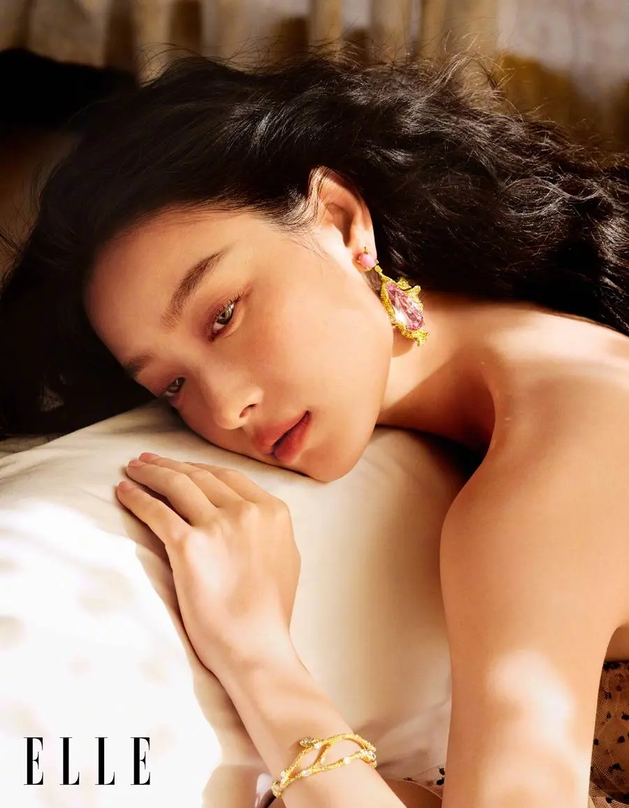 NiNi @ ELLE China December 2022