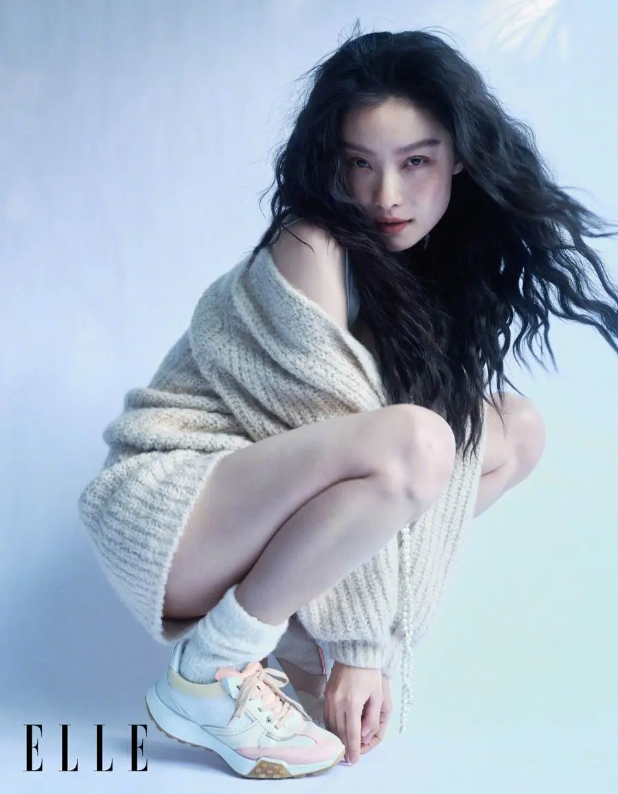 NiNi @ ELLE China December 2022