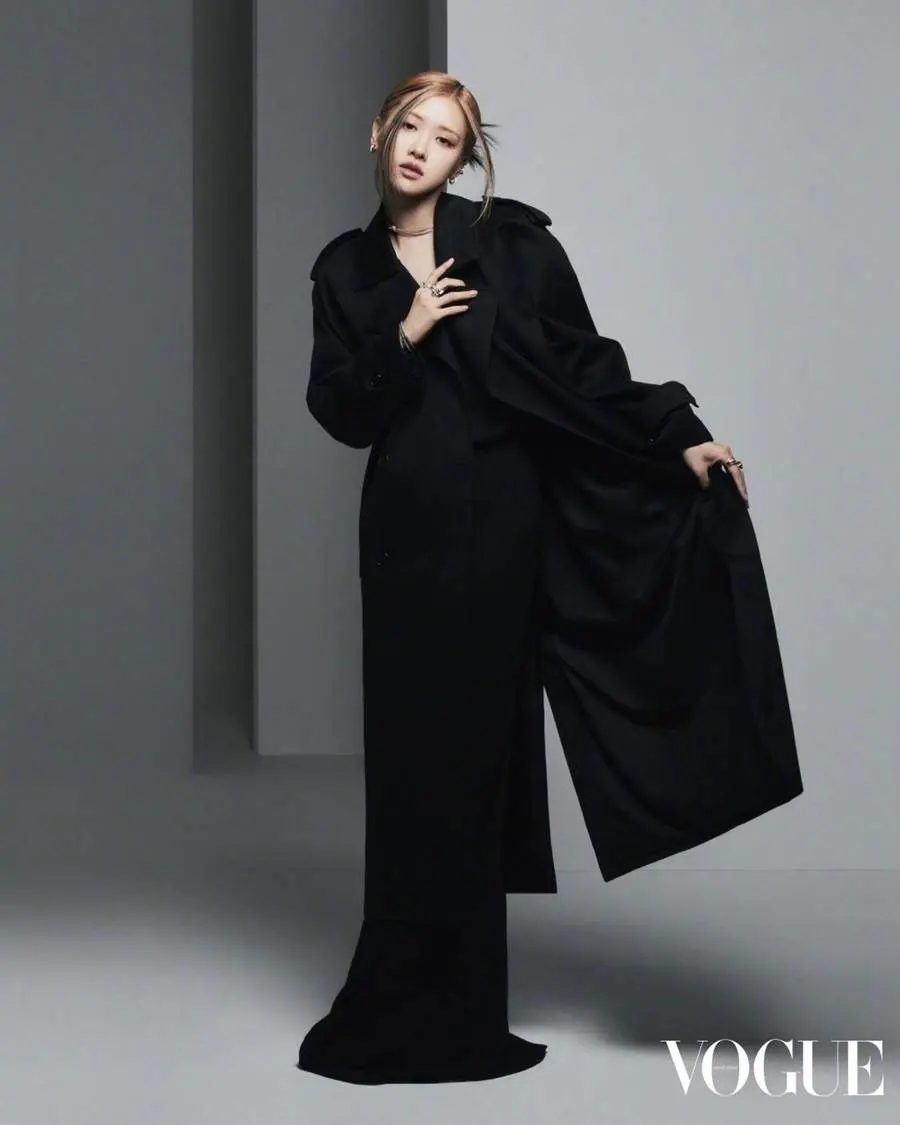 Ros&eacute; @ VOGUE HK December 2022
