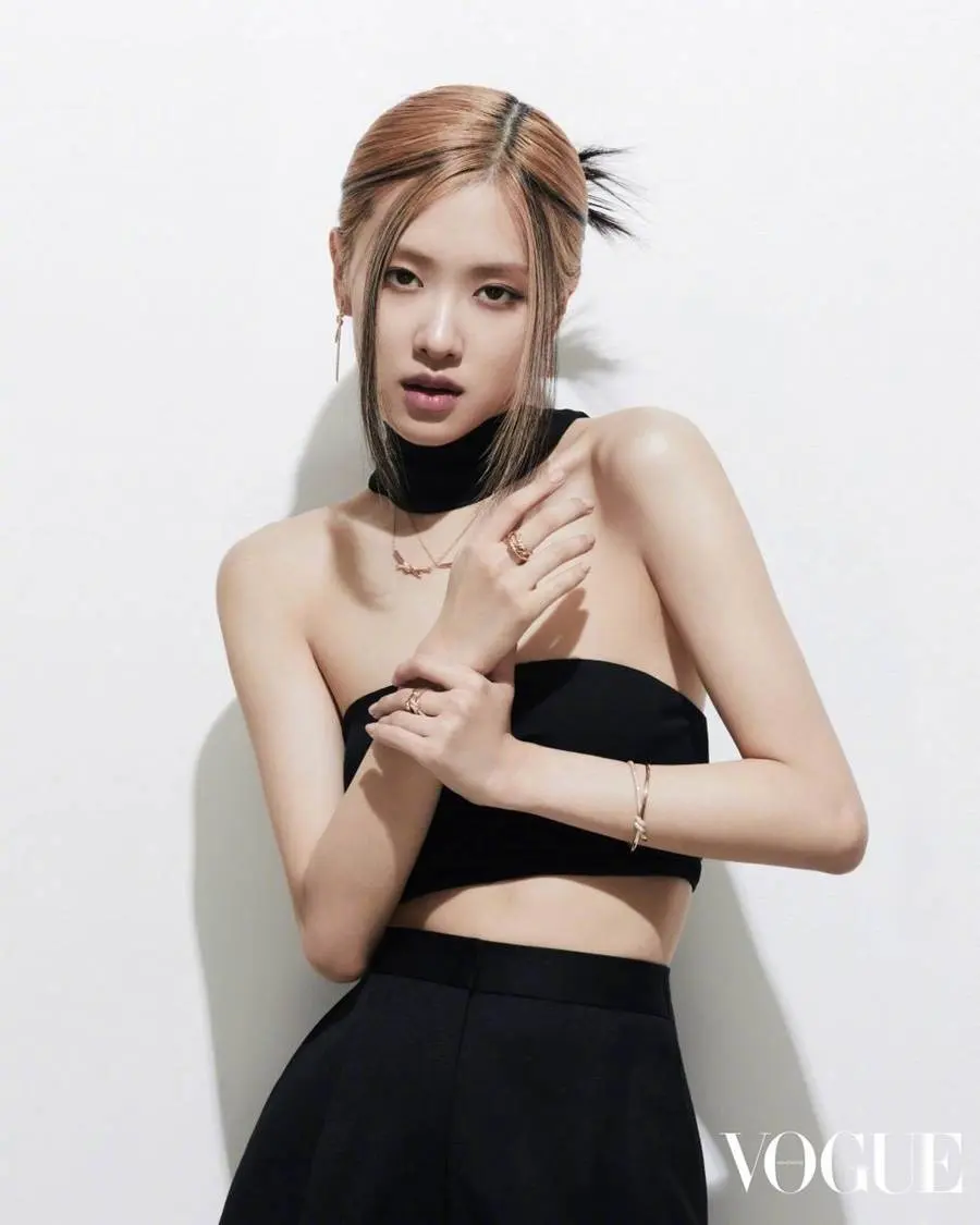 Ros&eacute; @ VOGUE HK December 2022