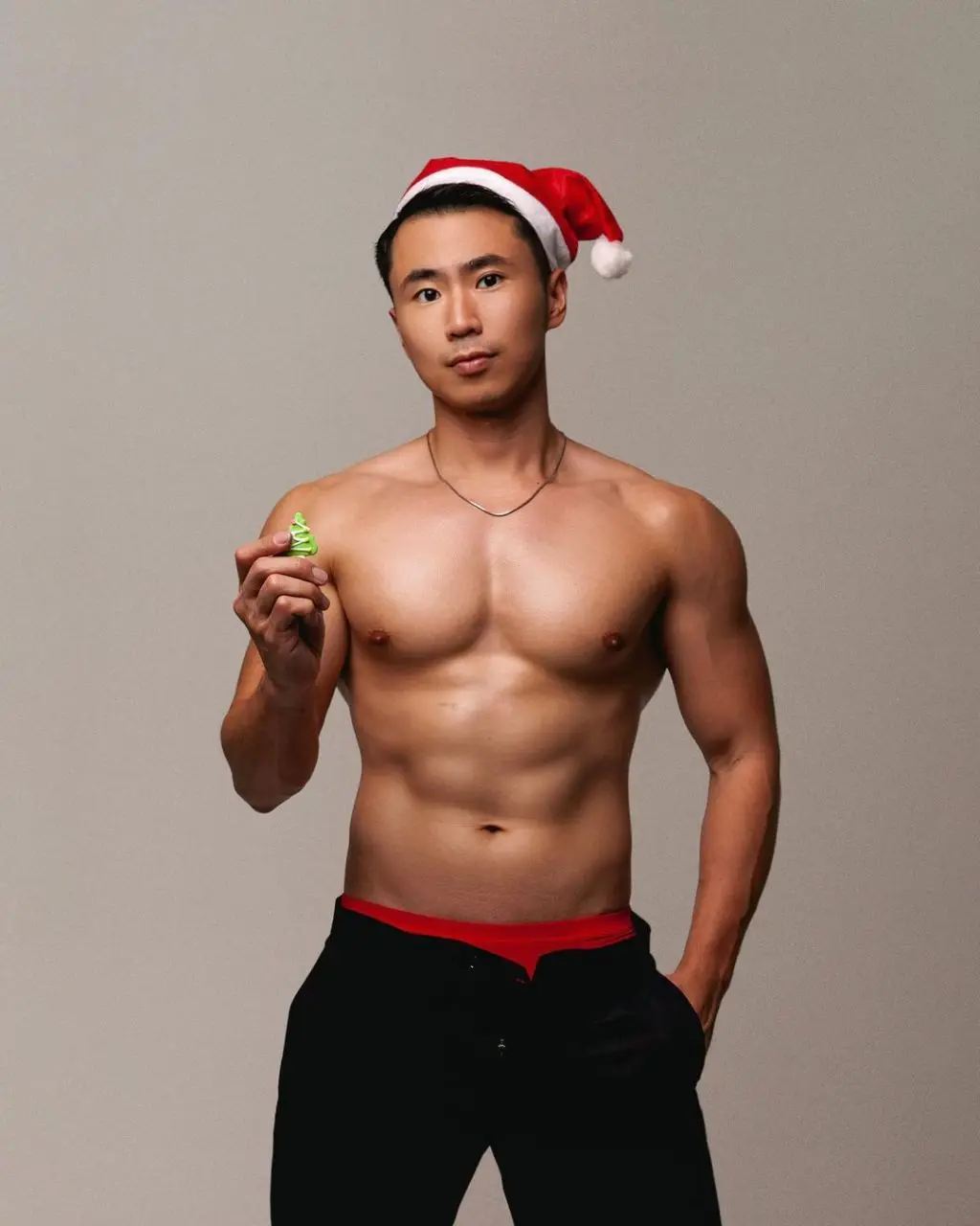 ส่องหนุ่มหล่อวันคริสต์มาส