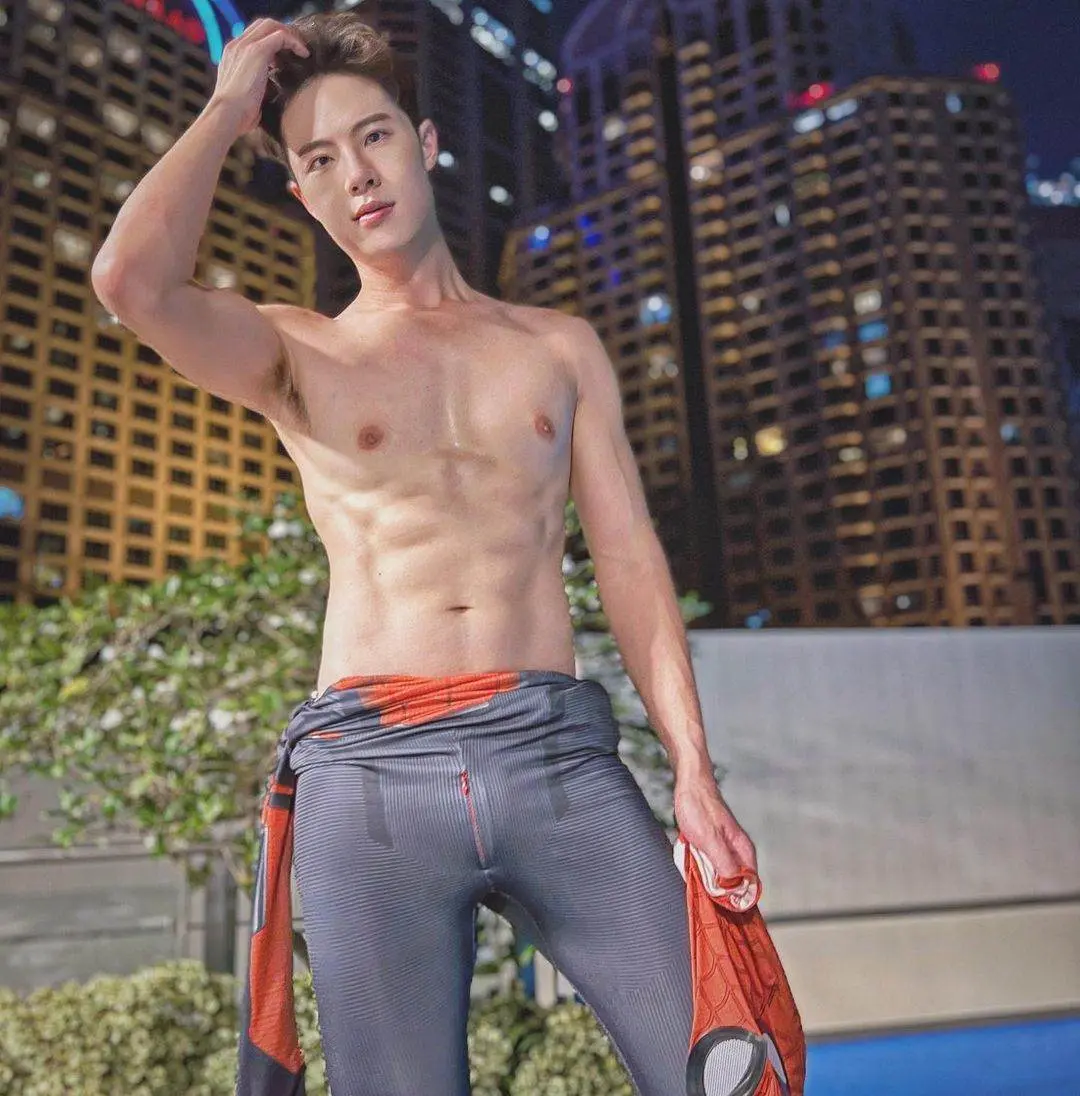 ส่องหนุ่มหล่อวันคริสต์มาส