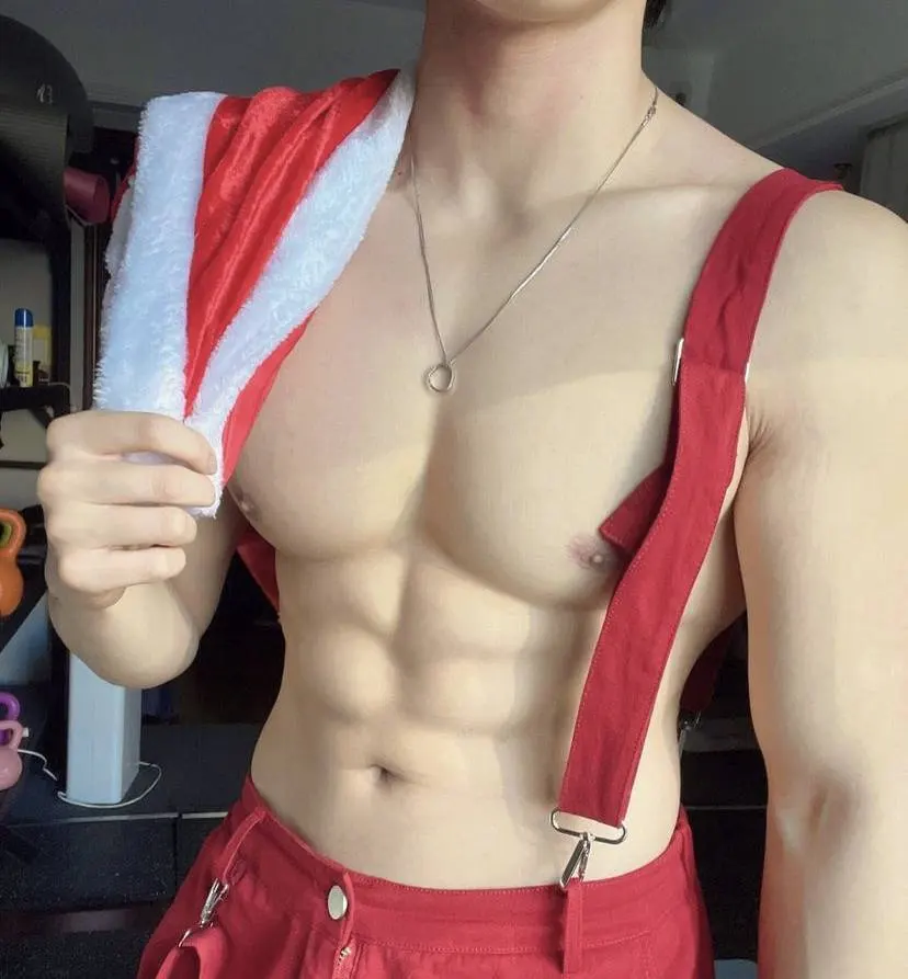 หนุ่มๆถอดวันคริสมาสต์