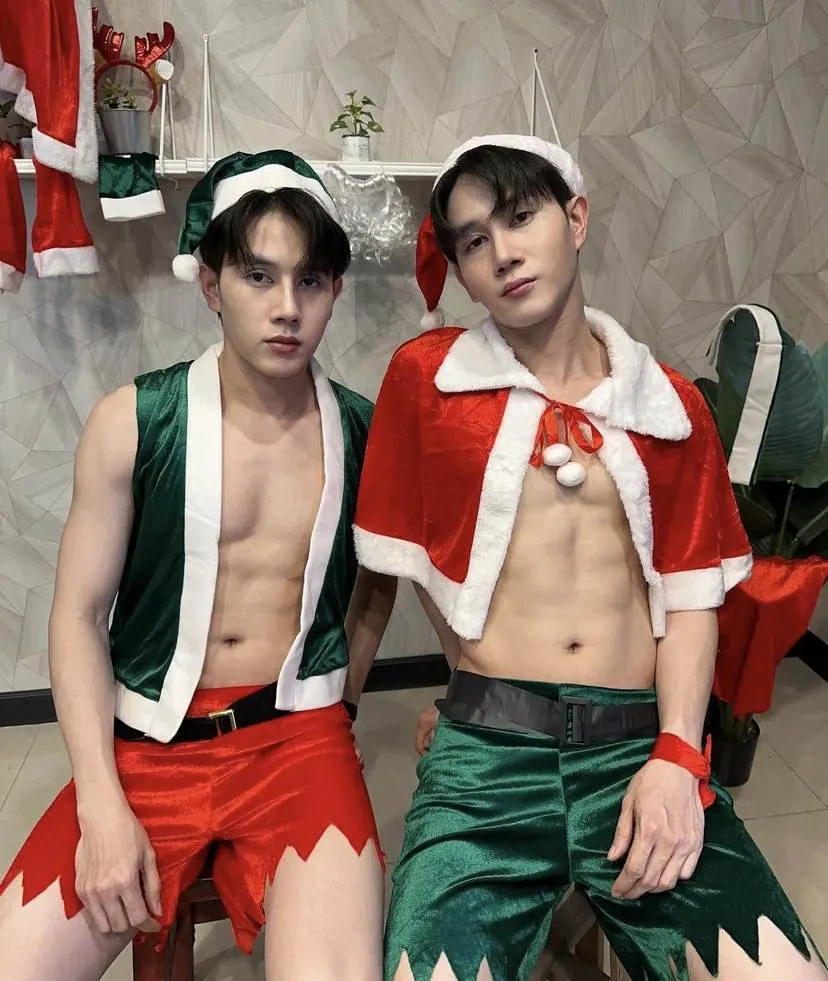 หนุ่มๆถอดวันคริสมาสต์