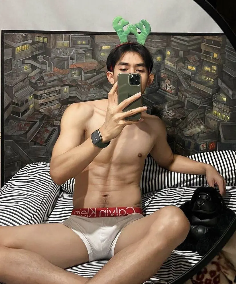 หนุ่มๆถอดวันคริสมาสต์