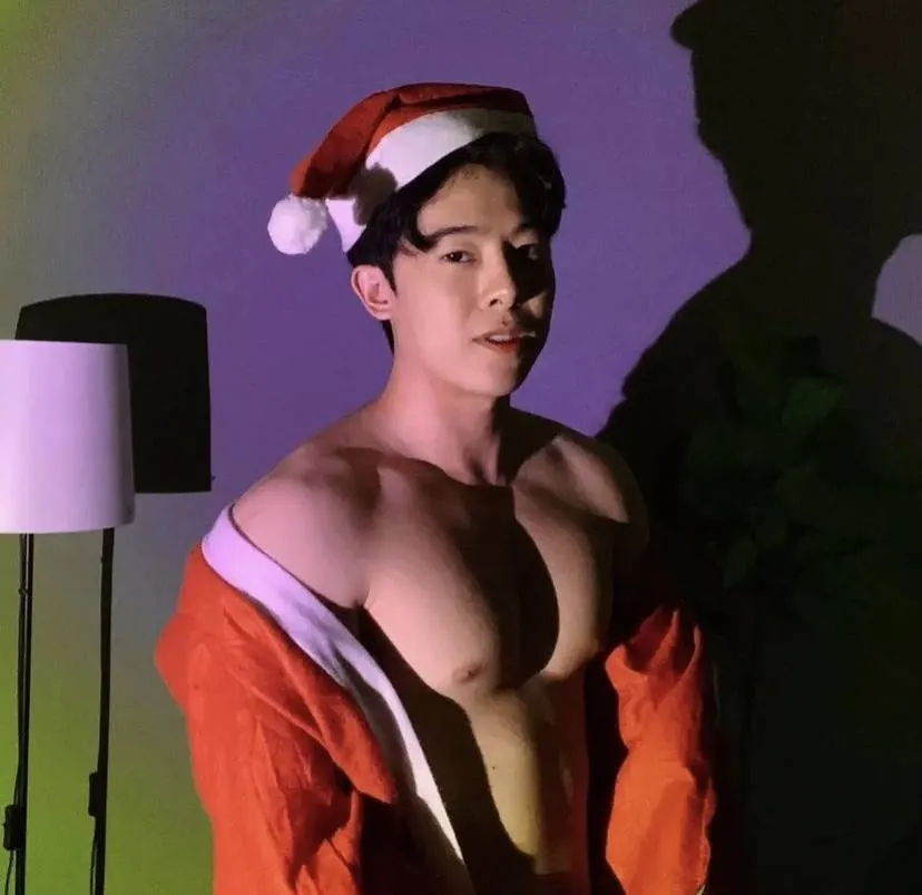 หนุ่มๆถอดวันคริสมาสต์