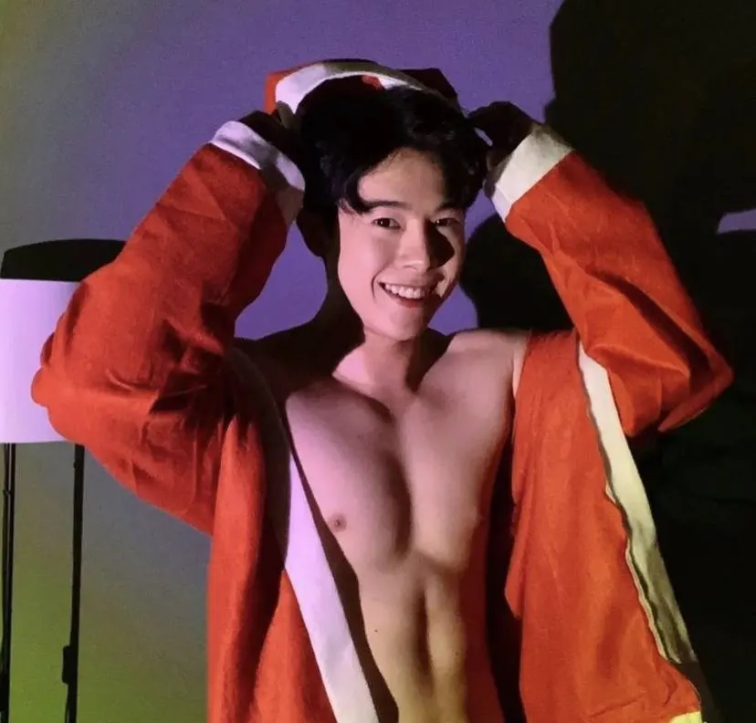 หนุ่มๆถอดวันคริสมาสต์
