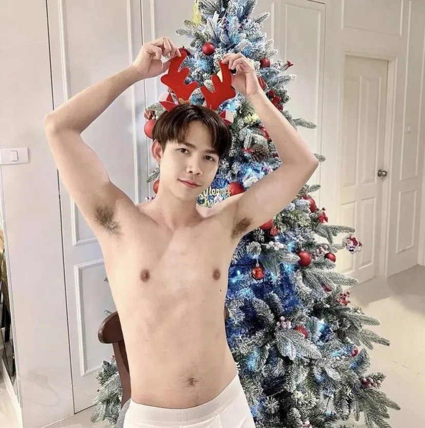 หนุ่มๆถอดวันคริสมาสต์