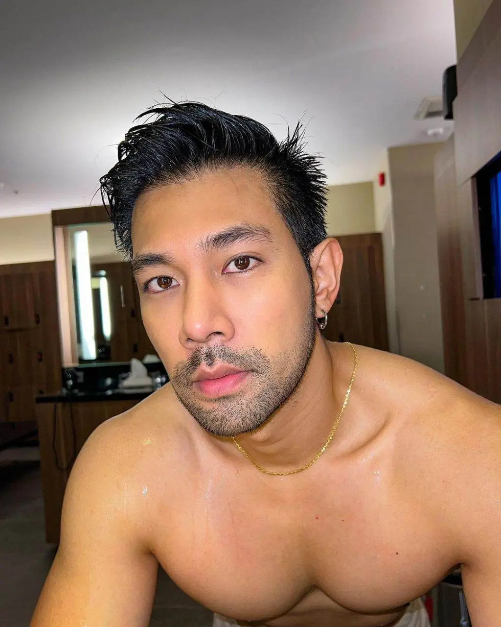 ผัวนัวต้นปี