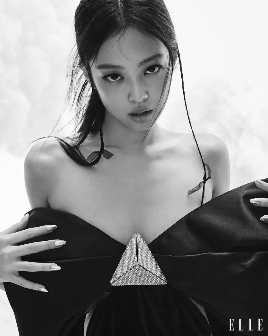(BLACKPINK) Jennie @ ELLE US Dec/Jan 2023