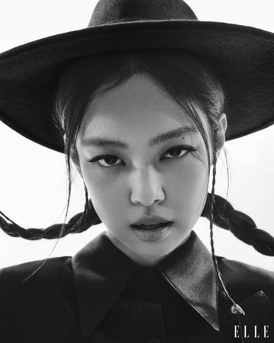 (BLACKPINK) Jennie @ ELLE US Dec/Jan 2023