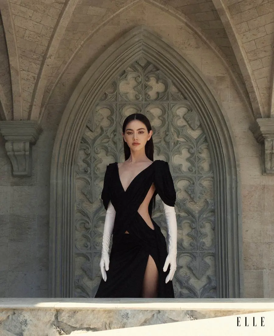 ใหม่-ดาวิกา โฮร์เน่ @ ELLE Singapore January  2023