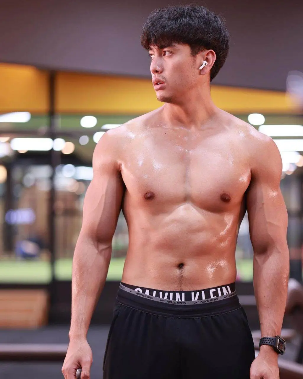 แข็งยามเช้ามืด