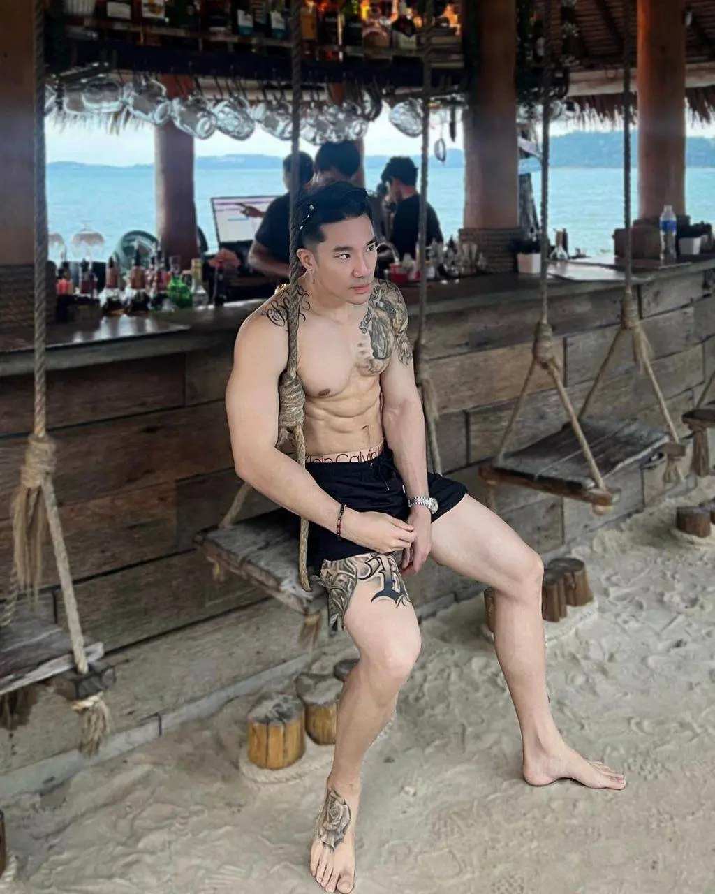 แข็งยามเช้ามืด