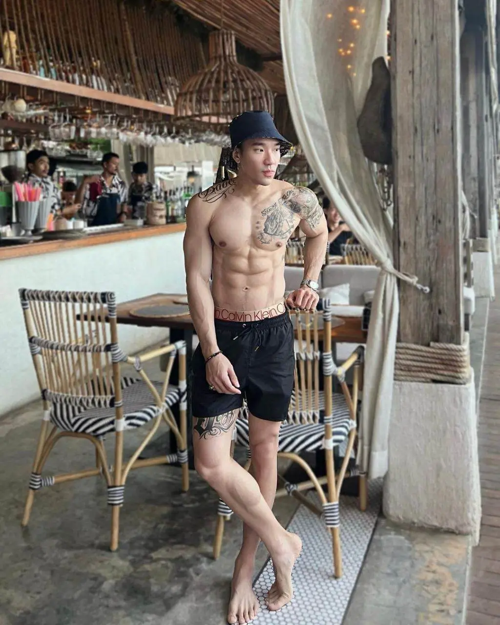 แข็งยามเช้ามืด