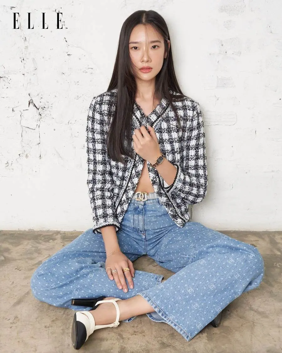 ออกแบบ ชุติมณฑน์ @ ELLE HK February 2023