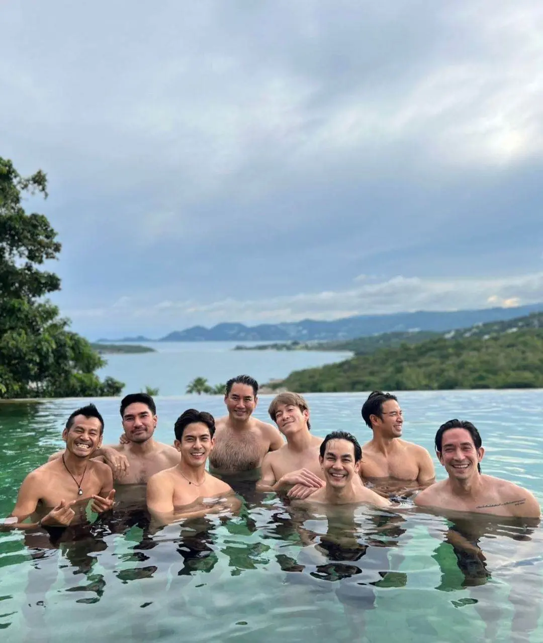 ดาราพาเพลิน