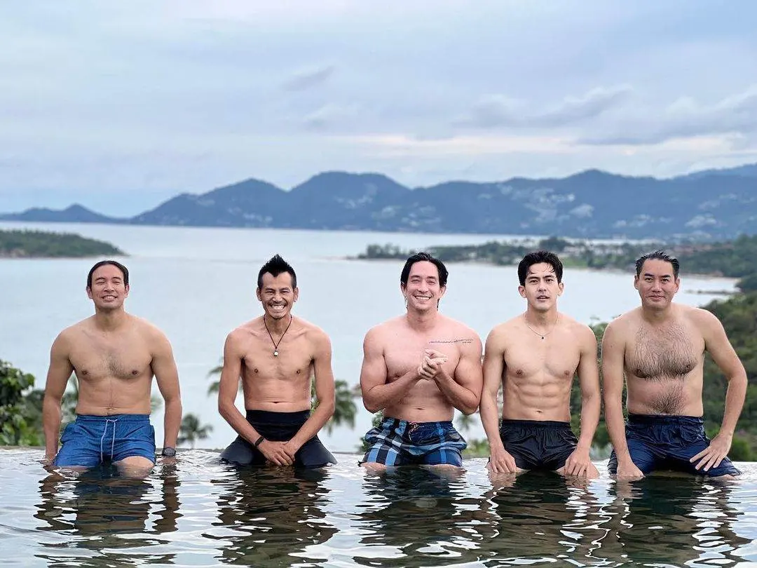 ดาราพาเพลิน