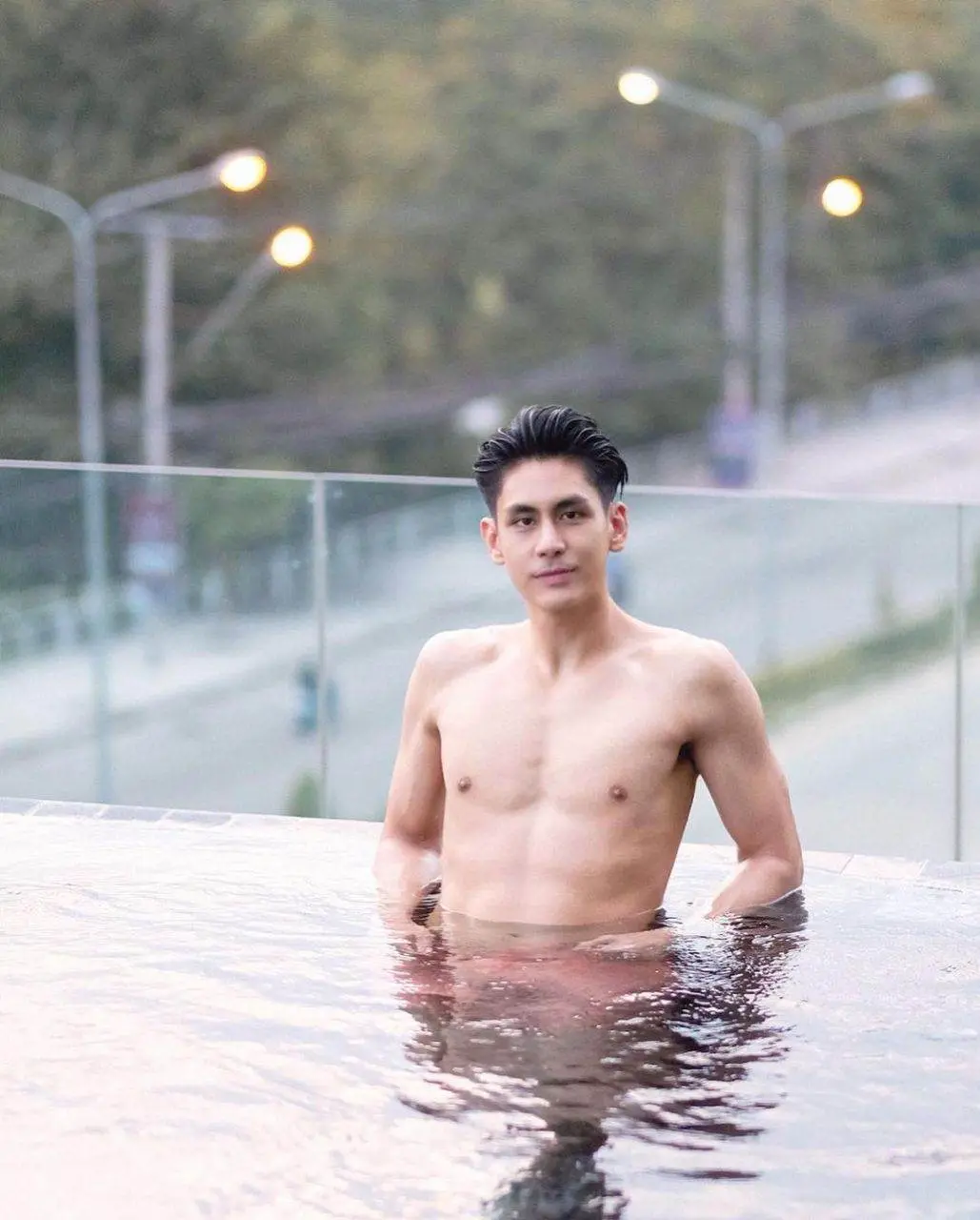 ดาราพาเพลิน