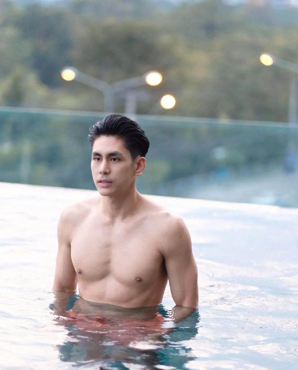 ดาราพาเพลิน