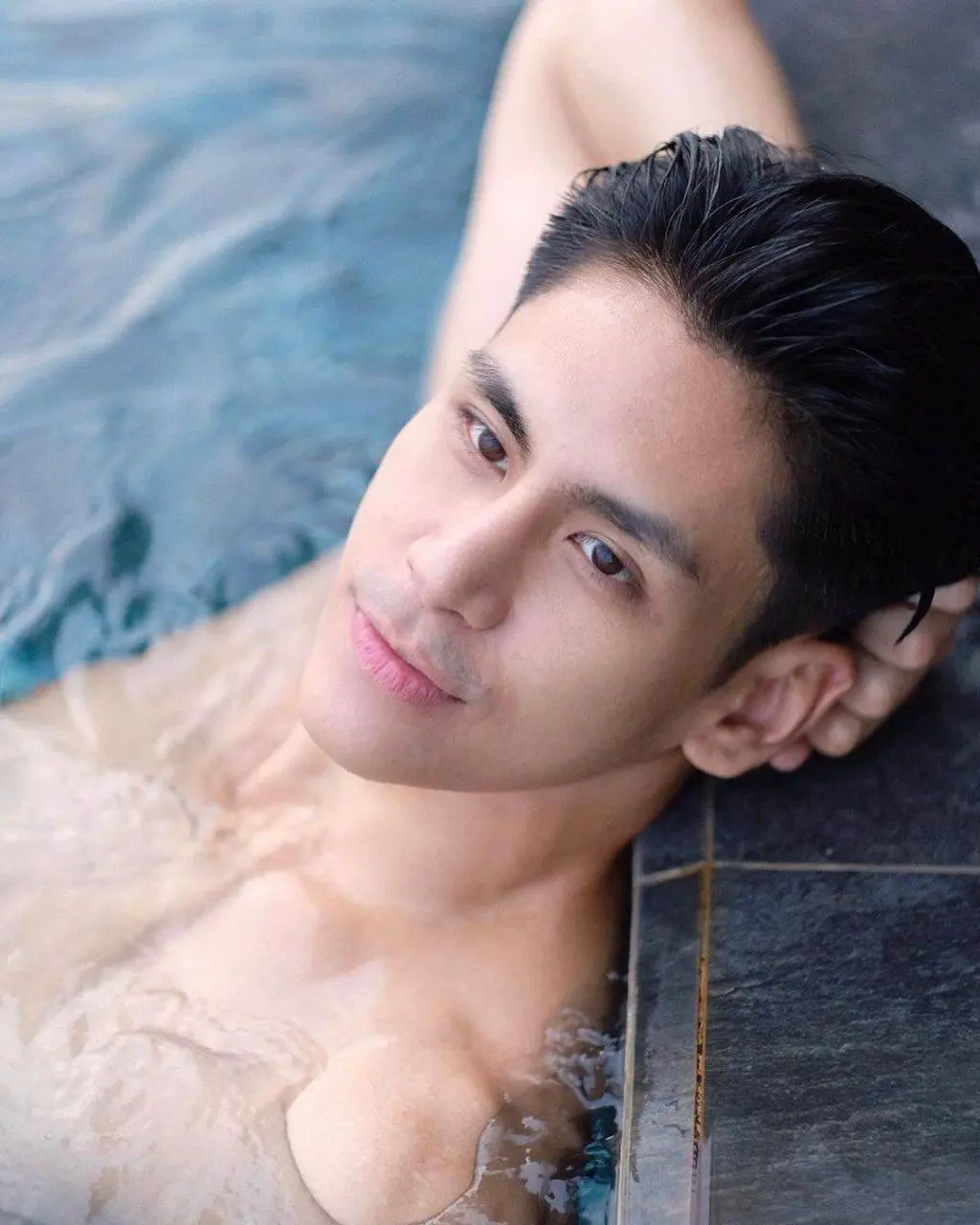 ดาราพาเพลิน