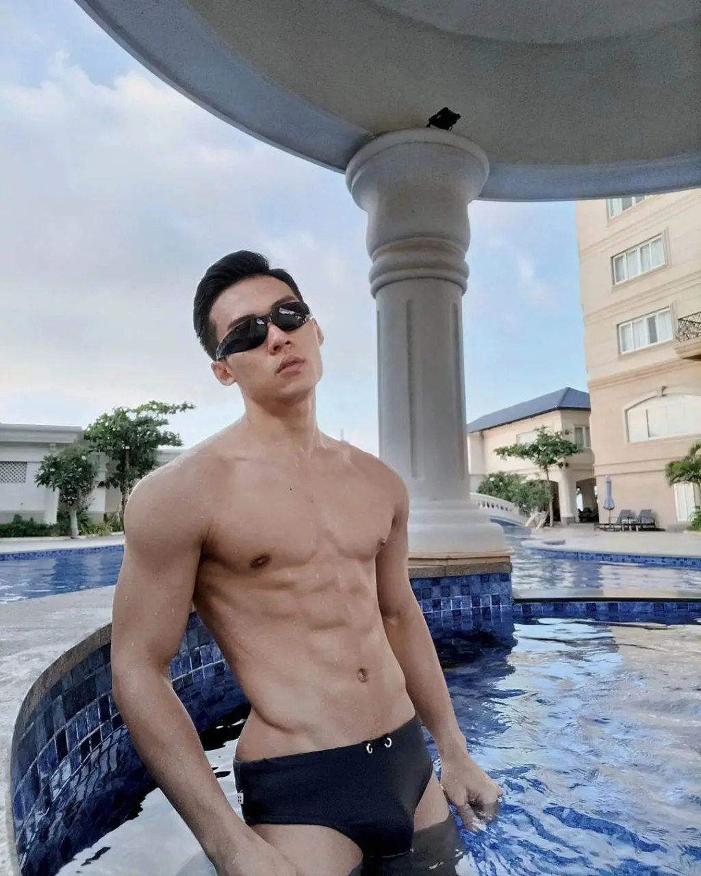 แซบ