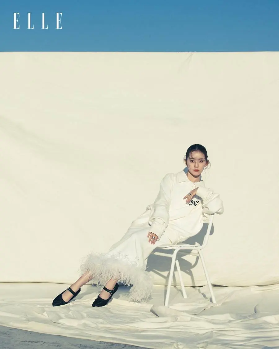 Park Ji Hu @ ELLE HK December 2022