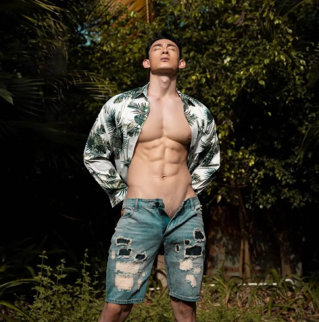 หนุ่มหล่อขึ้นปก 1121.2