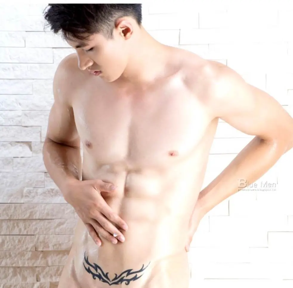 หนุ่มหล่อขึ้นปก 1122.2
