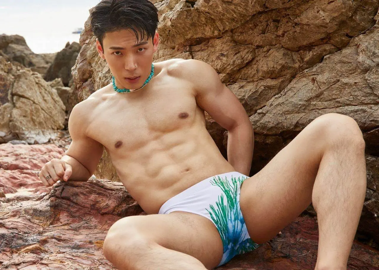 หนุ่มหล่อขึ้นปก 1126.2