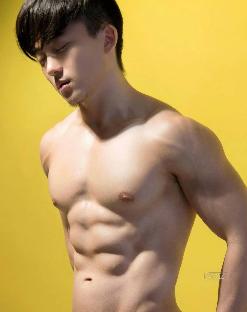 หนุ่มหล่อขึ้นปก 1127.2