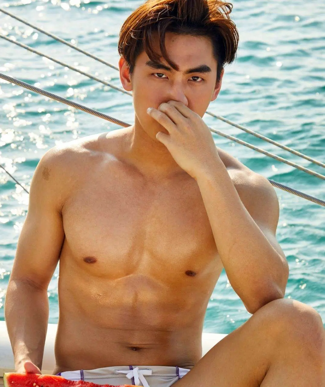 หนุ่มหล่อขึ้นปก 1136.2
