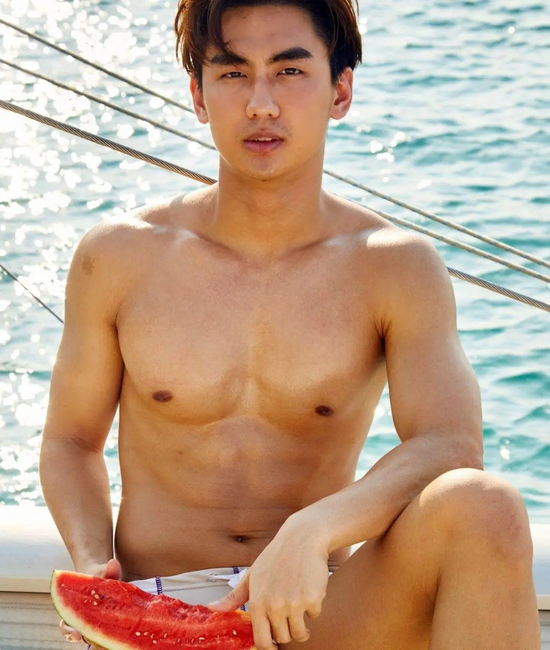 หนุ่มหล่อขึ้นปก 1136.2