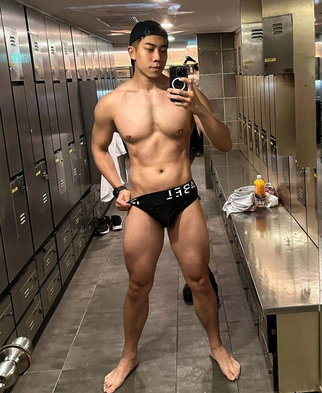 แอบดูหนุ่ม..จากห้องล็อคเกอร์ฟิตเนส
