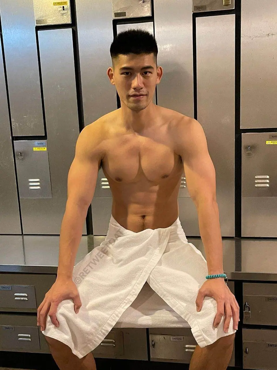 แอบดูหนุ่ม..จากห้องล็อคเกอร์ฟิตเนส