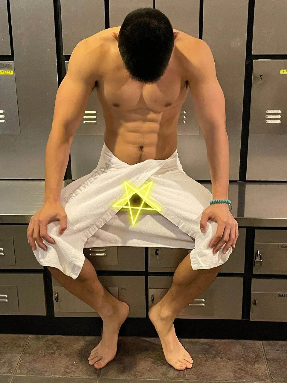 แอบดูหนุ่ม..จากห้องล็อคเกอร์ฟิตเนส