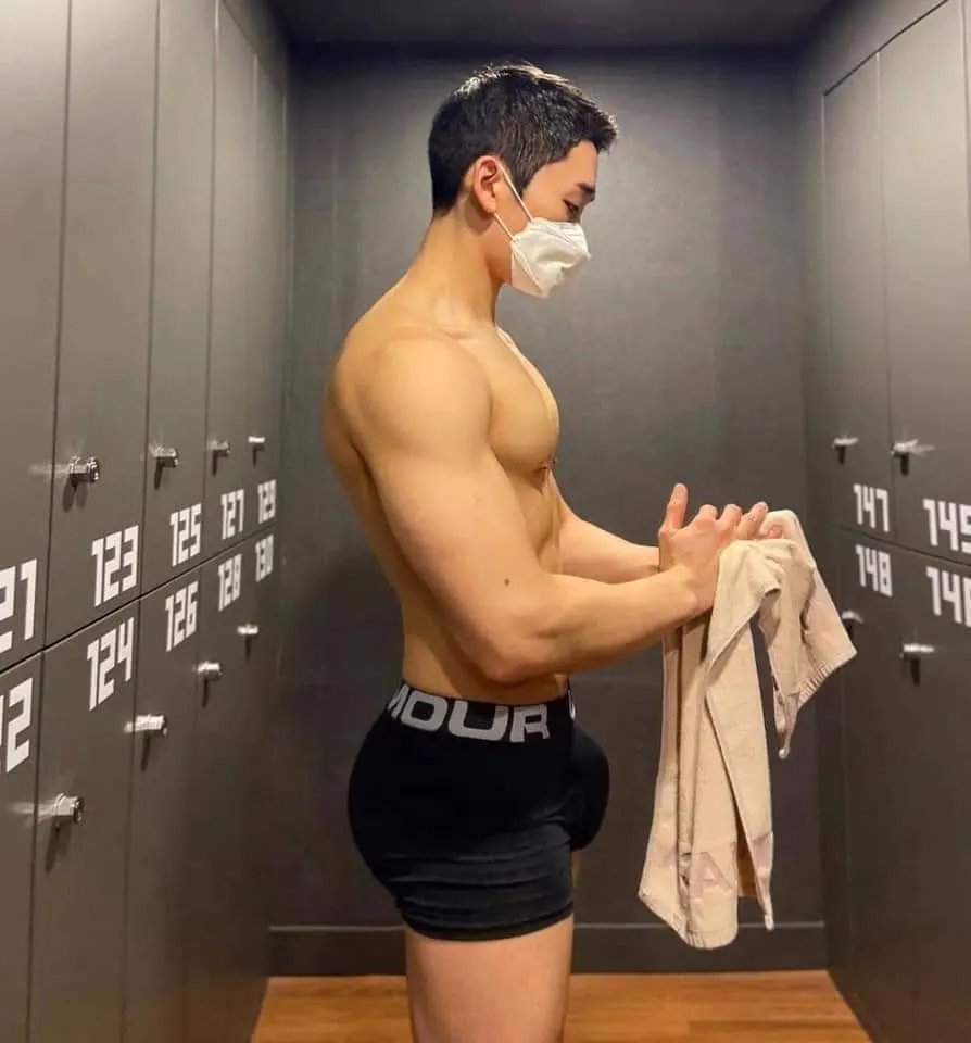 แอบดูหนุ่ม..จากห้องล็อคเกอร์ฟิตเนส