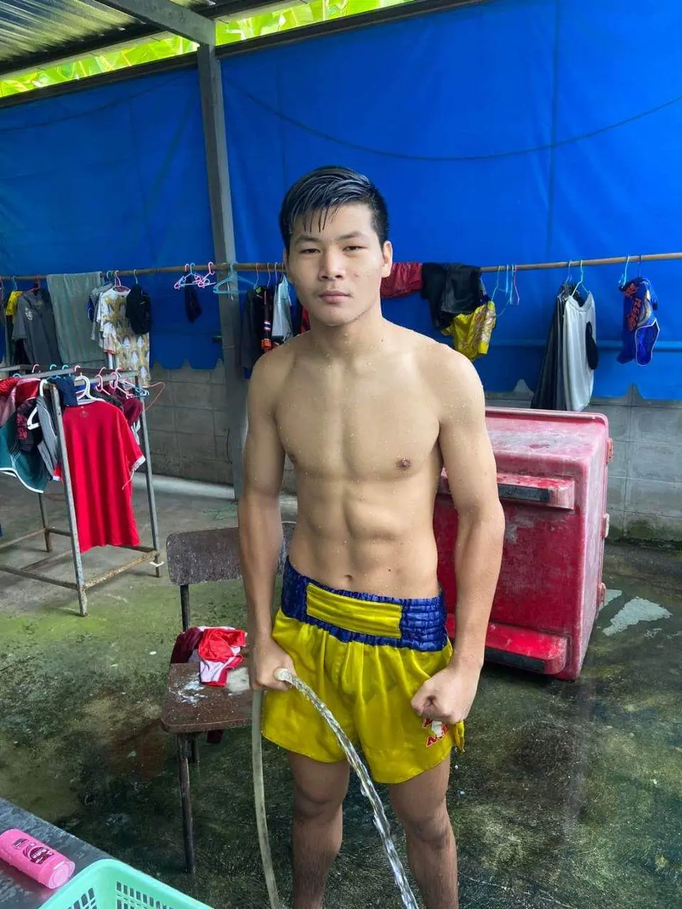 หนุ่ม..อาบน้ำ