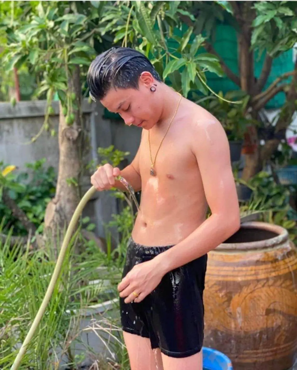 หนุ่ม..อาบน้ำ
