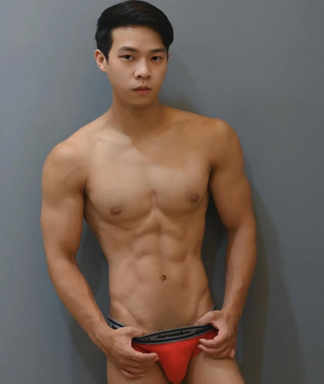 ส่องหนุ่ม 80