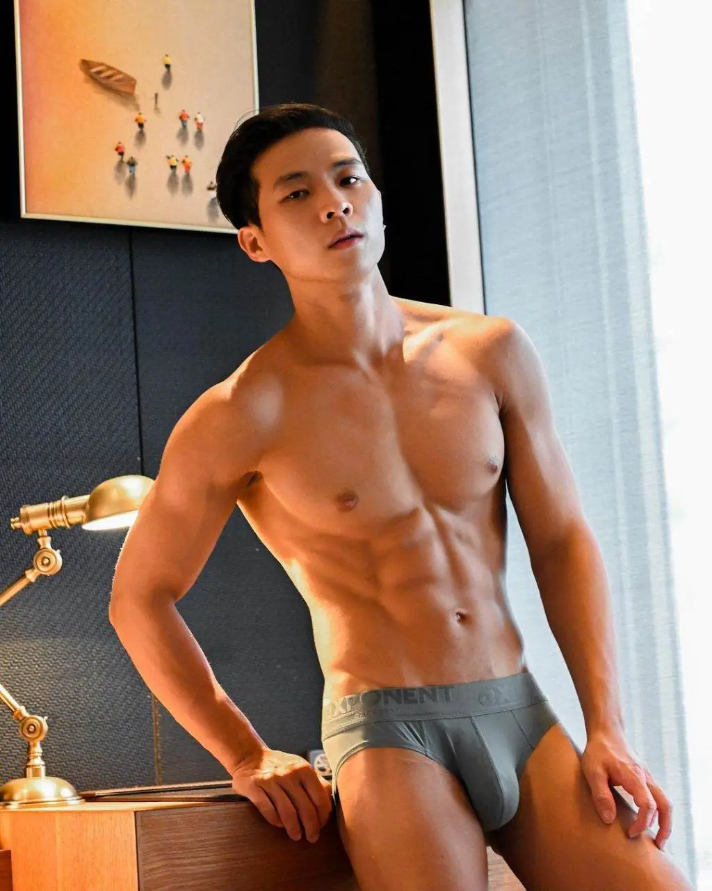 ส่องหนุ่ม 80