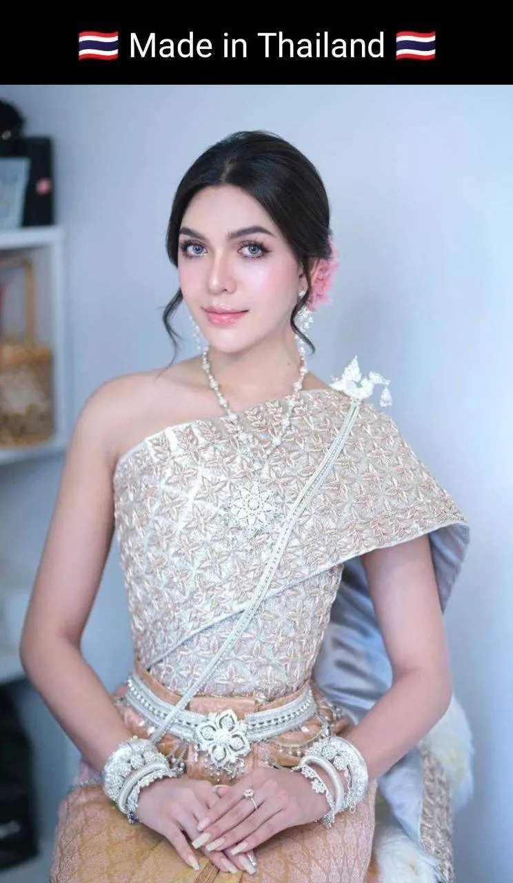 Cambodia wedding costume : ชุดไทยโดยนางแบบกัมพูชา: Khmer wedding dress. Cambodia history