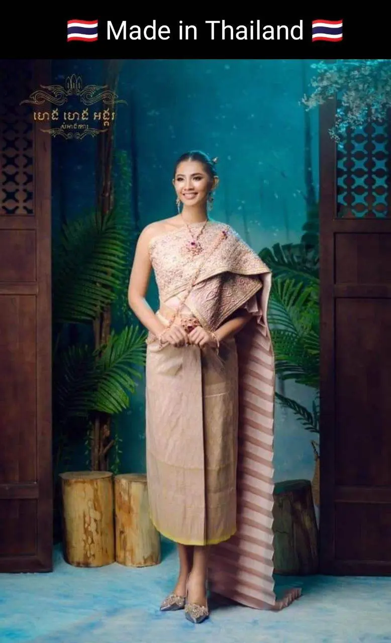Cambodia wedding costume : ชุดไทยโดยนางแบบกัมพูชา: Khmer wedding dress. Cambodia history