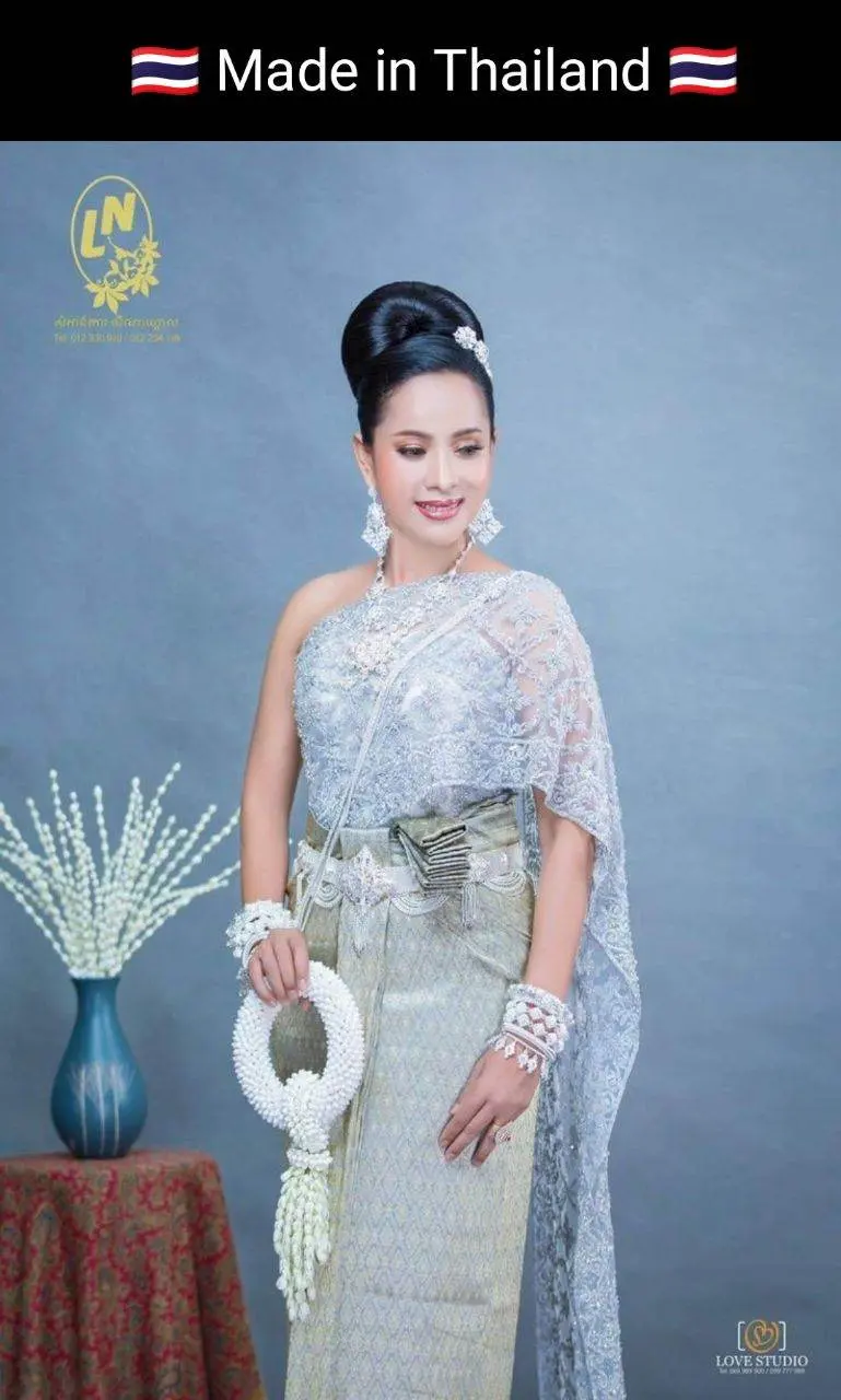 Cambodia wedding costume : ชุดไทยโดยนางแบบกัมพูชา: Khmer wedding dress. Cambodia history
